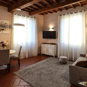 Appartamento Santo Spirito - Elegante In Pieno Centro, Firenze